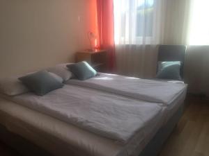 Postel nebo postele na pokoji v ubytování Pod Jabłonią