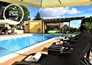 Bazén v ubytování Hotel Rural Rocha da Gralheira nebo v jeho okolí