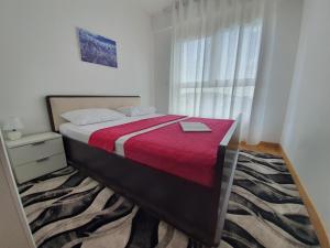 Postel nebo postele na pokoji v ubytování AS Apartments Rafailovici
