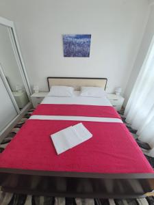 Postel nebo postele na pokoji v ubytování AS Apartments Rafailovici