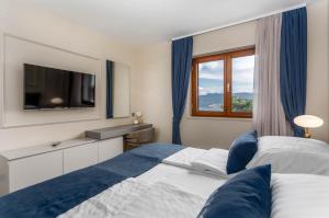Postel nebo postele na pokoji v ubytování Apartments Olivia & Navy, Šilo