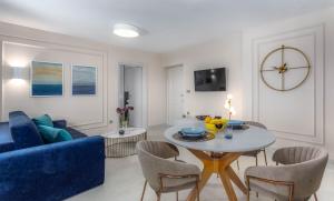 TV a/nebo společenská místnost v ubytování Apartments Olivia & Navy, Šilo