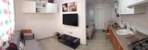 a small room with a sink and a bathroom with a sink at Estudio La Esperanza in La Esperanza