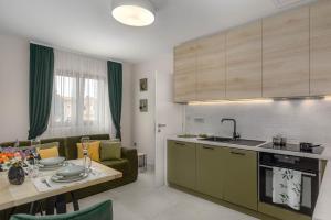 Kuchyň nebo kuchyňský kout v ubytování Apartments Olivia & Navy, Šilo