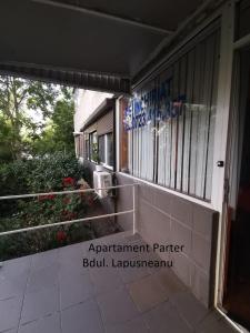 コンスタンツァにあるApartamente Bulevardul Lapusneanuの建物脇の看板