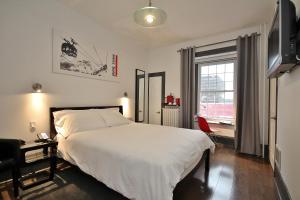 Postel nebo postele na pokoji v ubytování Swiss Hotel