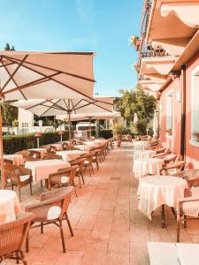 Restaurant o un lloc per menjar a Hotel Benacus
