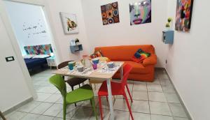 a living room with a table and chairs and a couch at Arco del Sole in Palermo