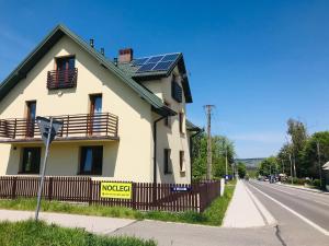 a house with solar panels on the roof at Pokoje Gościnne Lena in Święta Katarzyna