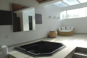 a bathroom with a sink and a mirror at Motel Hollywood in Salvador