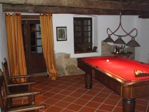 a room with a pool table in a room with at A Flor Da Rosa in Crato