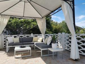 Seating area sa Adorable Summer house by the sea