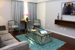 a living room with a couch and a glass table at Plaza de Oro in Monterrey