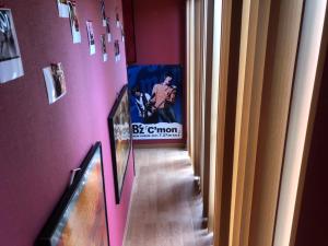 a hallway with a purple wall with a sign on it at Free parking Bito L'histoire hotel #LW178 in Tuyama