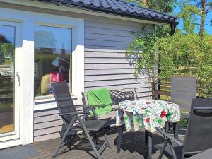 Fotografie z fotogalerie ubytování 5 person holiday home in BERGKVARA v destinaci Grisbäck