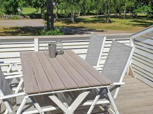 Fotografie z fotogalerie ubytování 5 person holiday home in BERGKVARA v destinaci Grisbäck