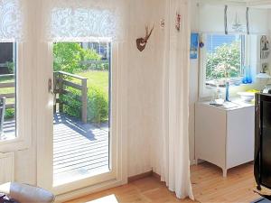 Fotografie z fotogalerie ubytování 5 person holiday home in BERGKVARA v destinaci Grisbäck