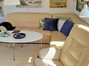 Fotografie z fotogalerie ubytování 5 person holiday home in BERGKVARA v destinaci Grisbäck