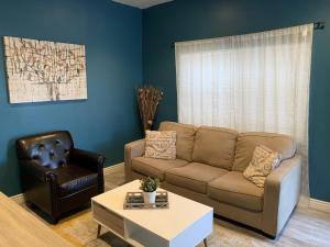 Posezení v ubytování Baby Blue Sky - Price 2bd - Newly remodeled - nearby trails