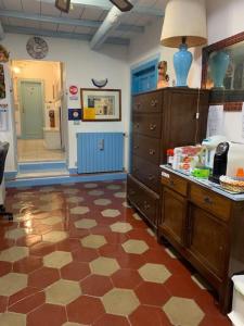 a kitchen with a checkered floor in a room at B&B Tony and Judy in Orbetello