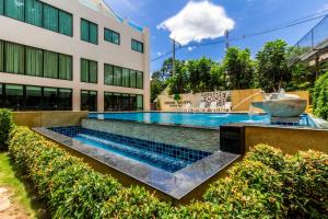 Bazén v ubytování Ozone Hotel Khao Yai nebo v jeho okolí