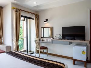TV tai viihdekeskus majoituspaikassa Ozone Hotel Khao Yai