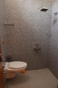 Kylpyhuone majoituspaikassa Bastian Homestay