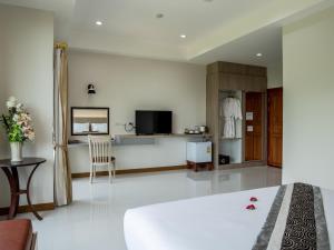 TV a/nebo společenská místnost v ubytování Ozone Hotel Khao Yai