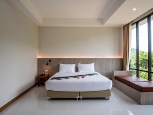 Postel nebo postele na pokoji v ubytování Ozone Hotel Khao Yai