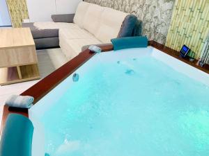 A seating area at lolf with jacuzzi in malaga