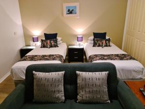 a living room with two beds and a couch at Oyster Cove Chalet in Kettering +15 photos