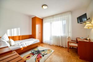 Postel nebo postele na pokoji v ubytování Hotel Zur Post