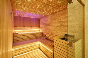 A Hoteli - Grand&Sky Hotel Tornik的一间浴室