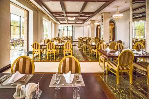 A Hoteli - Grand&Sky Hotel Tornik餐厅或其他用餐的地方