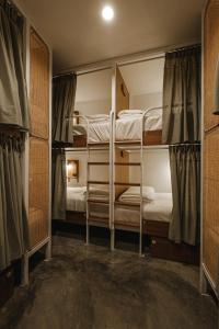 Ein Bett oder Betten in einem Zimmer der Unterkunft Hidden Garden Hostel