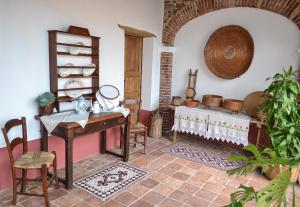 a room with a table and chairs and a shelf at B&B Casa Licheri in San Vito