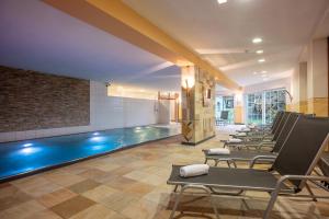 Basen w obiekcie Hotel Sonnschein lub w pobliżu