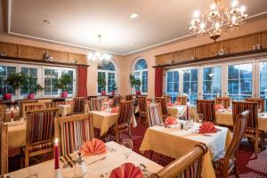 Restauracja lub miejsce do jedzenia w obiekcie Hotel Sonnschein