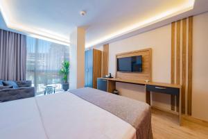 TV a/nebo společenská místnost v ubytování RUSH HOTEL İSTANBUL