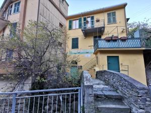 a stairway leading up to a building at Sentieri Sul Mare in Manarola