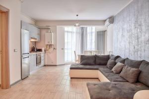 Køkken eller tekøkken på Sea and Pool View apt Spa n Pools beach resort