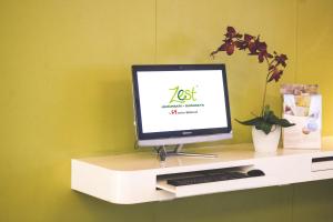 Sjónvarps- og/eða afþreyingartæki á Zest Jemursari by Swiss-Belhotel International