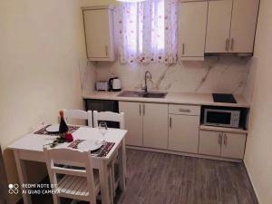 Kuchyň nebo kuchyňský kout v ubytování Moros Apartments