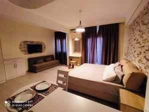 TV a/nebo společenská místnost v ubytování Moros Apartments
