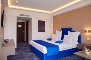 Postel nebo postele na pokoji v ubytování Stavros Hotel