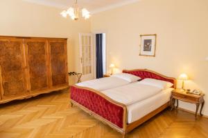 a bedroom with a bed and a dresser at Hotel Mariahilf in Graz