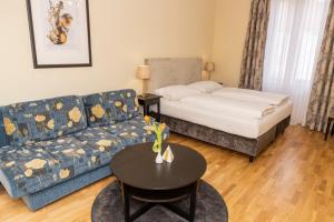 Łóżko lub łóżka w pokoju w obiekcie Hotel Mariahilf