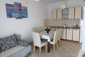 Gallery image of Apartment LEA - Amazing sea view in Sreser