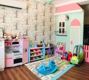 a childs play room with pink and white furniture at Mi Casa B&B in Taitung City