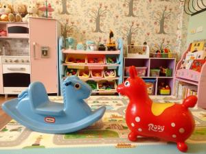 two toy animals sitting on the floor in a childs room at Mi Casa B&B in Taitung City